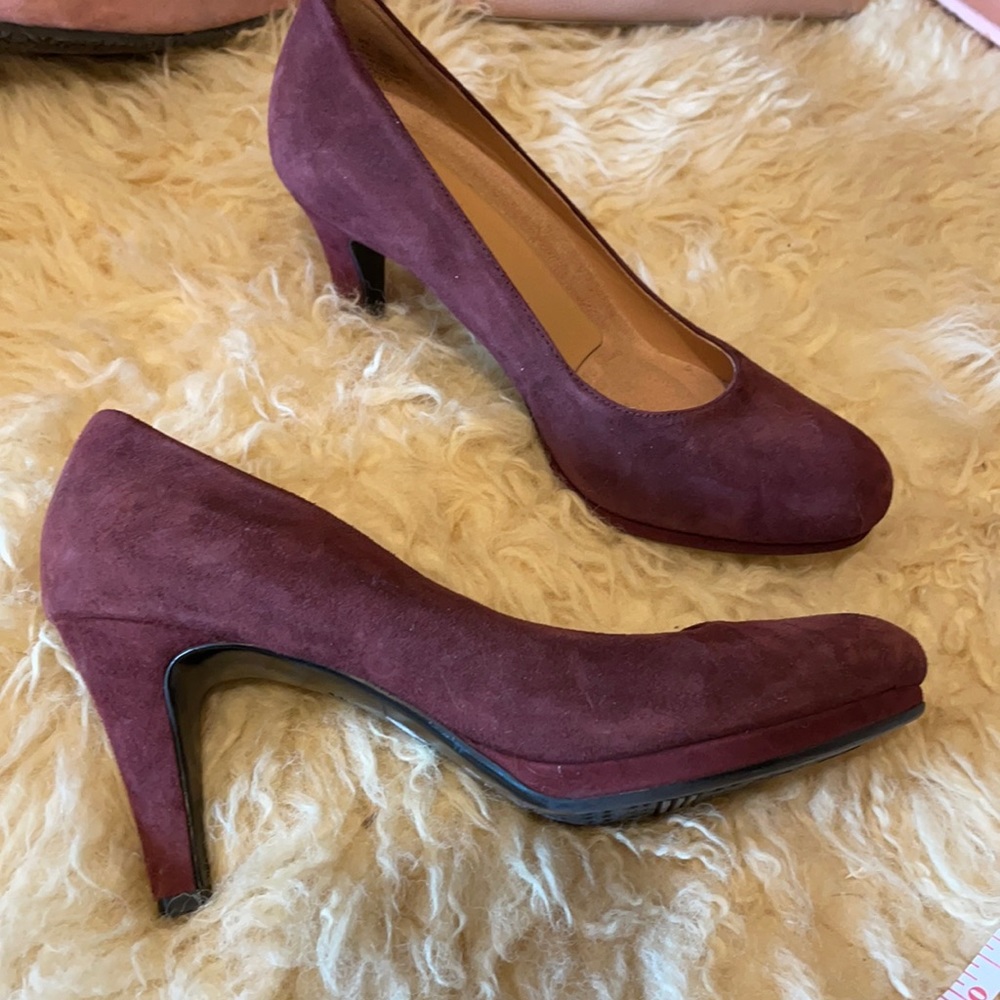 New Naturalizer soft suede shoes